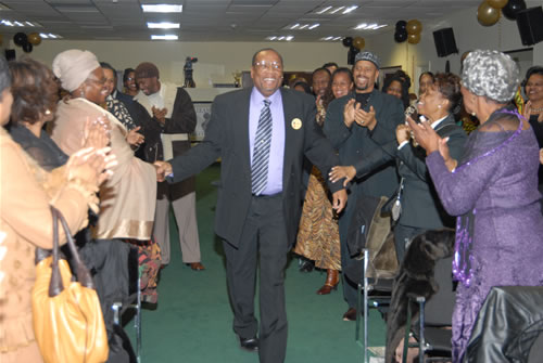 David heads towards the stage to receive 2006 Networker of the Year award, 2007 TAG Awards Show